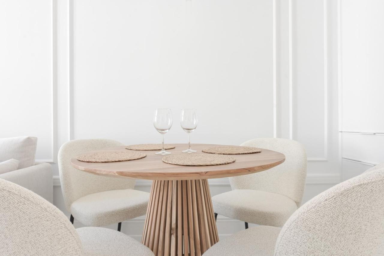 Old Town Pure White By Downtown Apartments Гданск Екстериор снимка
